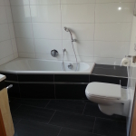 Badezimmer 8 Toilette und Badewanne 2