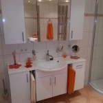 Badezimmer 3 Waschbecken und Spiegel