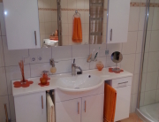 Badezimmer 3 Waschbecken und Spiegel